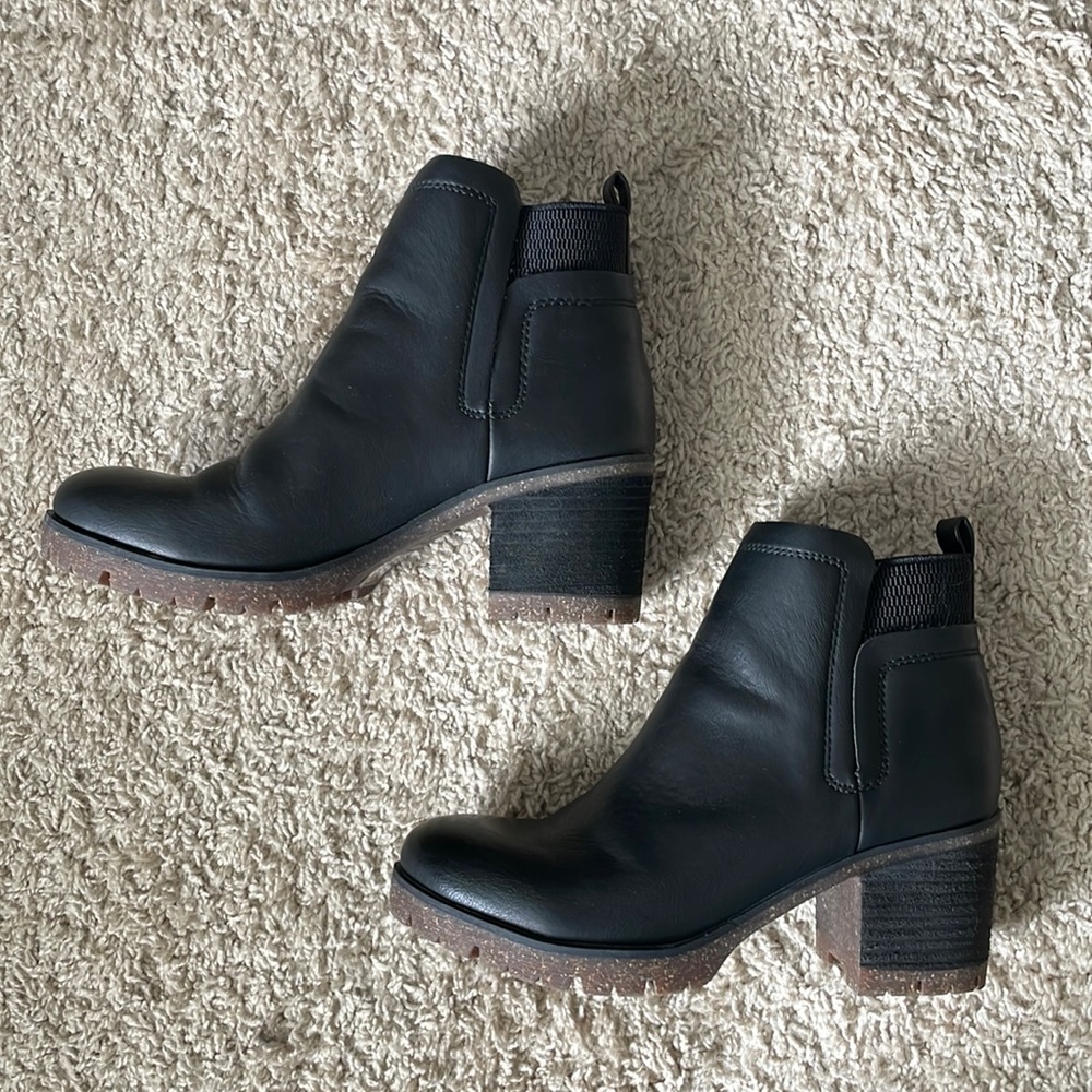 Korks Low Heel Ankle Boots